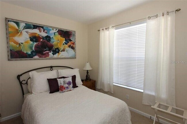 Building Photo - 2411 Silver Palm Dr