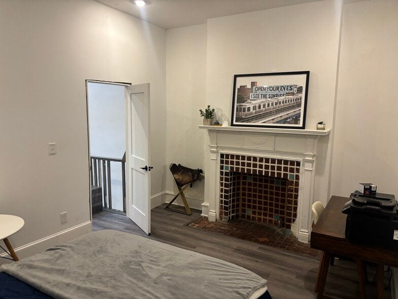 Building Photo - 2313 N Front St