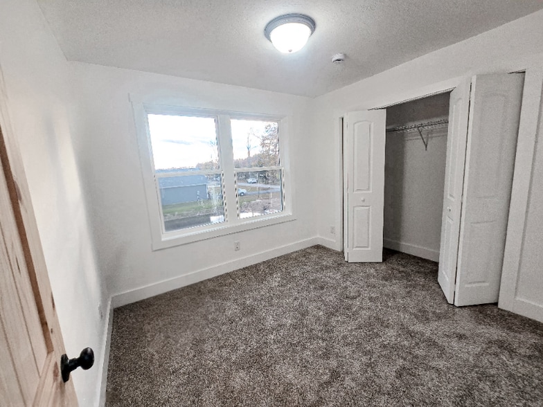 Building Photo - 112 Ivy Trce