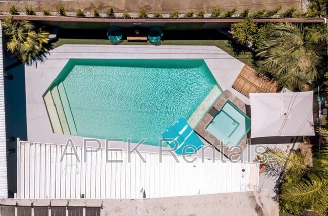 Building Photo - 547 N Sunrise Way