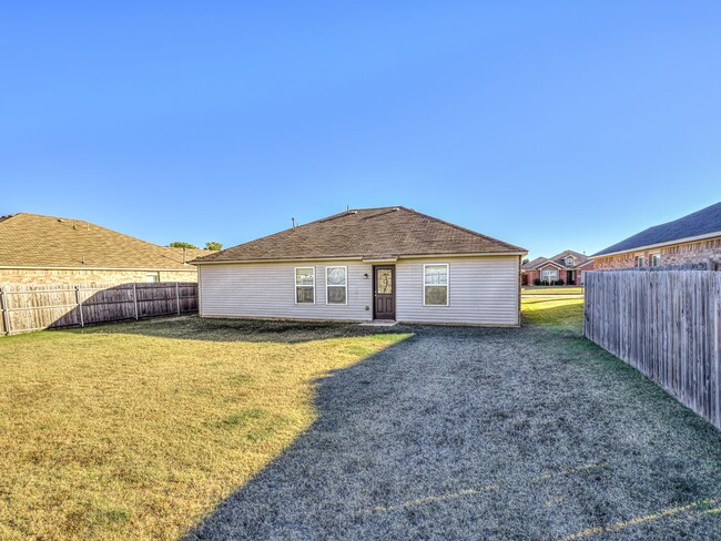 Building Photo - Cute home in Mustang schools + 3 bedrooms ...