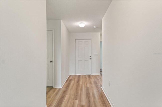 Building Photo - 305 Summer Grv Wy