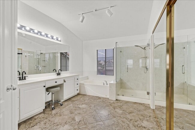 Building Photo - Desirable 4 Bedroom Home with Pool near Summerlin!