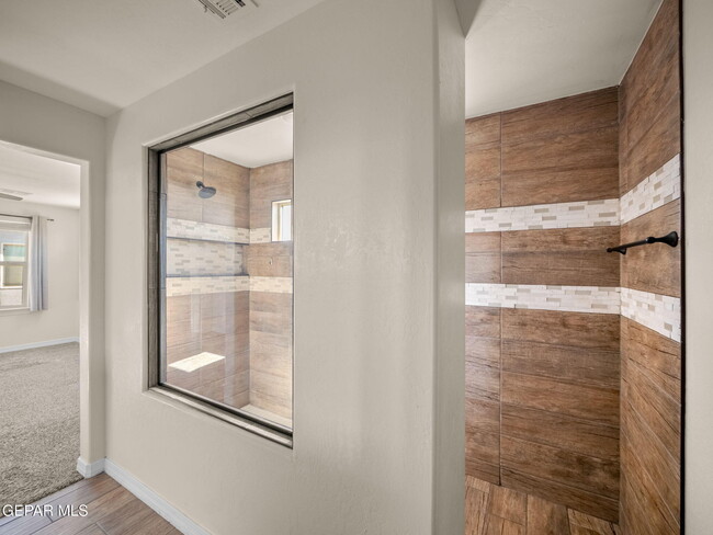 Building Photo - 561 Issa Circle