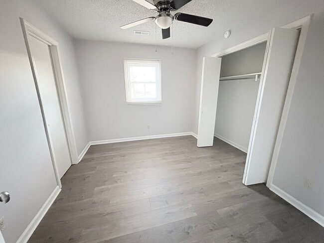 Building Photo - 212 Pelican Ln