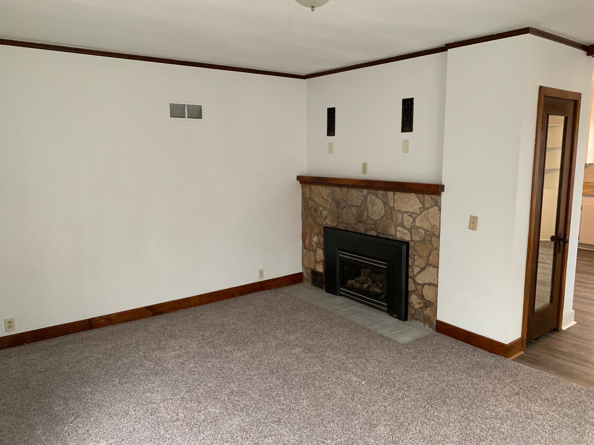 Living Room (Pic 1) - 106 N 1st Avenue