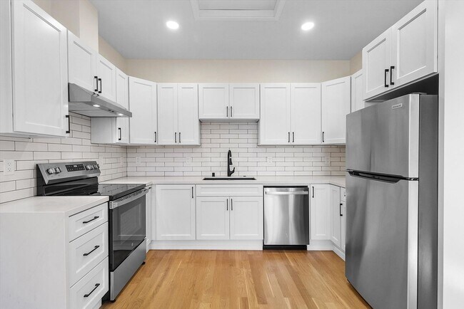 Building Photo - 2026 San Antonio Ave