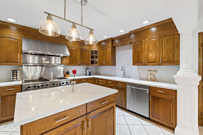 Building Photo - 14 Plymouth Ave