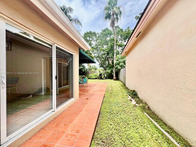 Building Photo - 9941 NW 32nd St