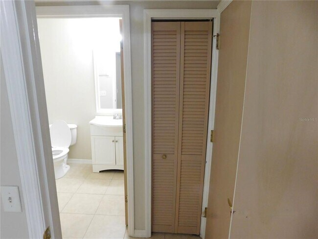 Building Photo - 627 Orchid Dr