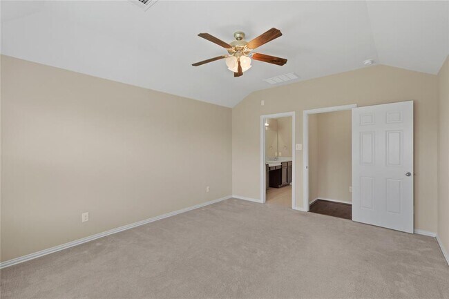 Building Photo - 223 Golden Grain Dr