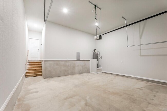 Building Photo - 185 Schrader Dr