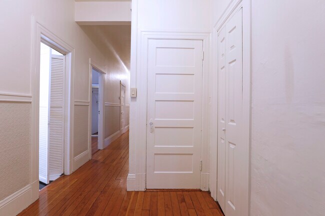 Building Photo - 84a Sanchez St