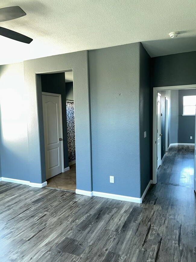 Building Photo - Newly Remodeled 3-Bed Home in Lathrop