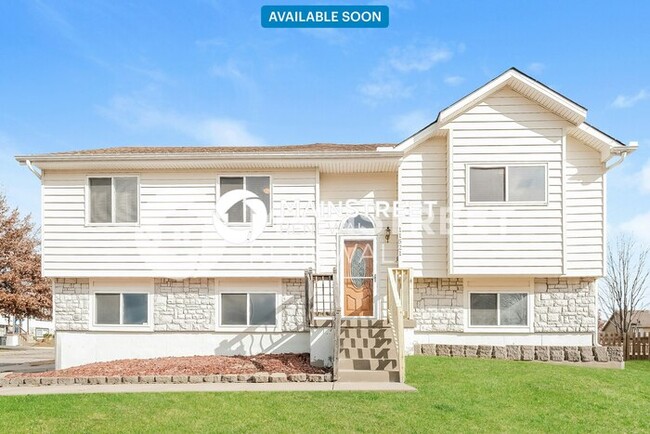 Primary Photo - 11521 N Ditzler Ave, Kansas City, MO 64157