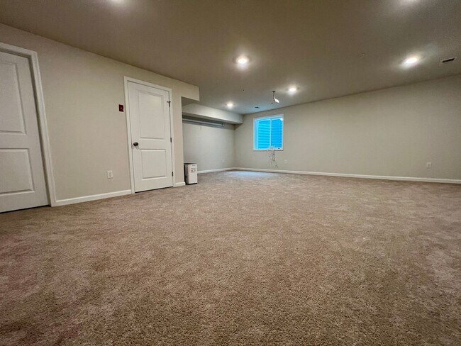 Building Photo - Stunning 4-Bed Townhome in Quakertown! Available NOW!