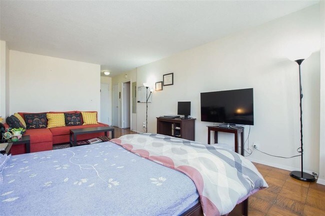 Building Photo - 201 ST PAULS Ave