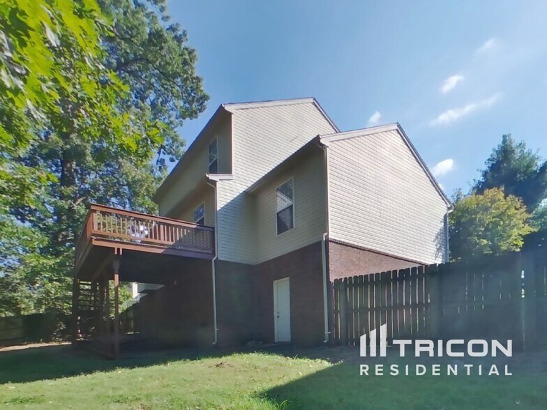 Building Photo - 2536 Bayview Dr