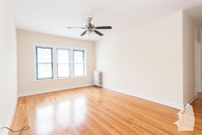 Primary Photo - 2 bedroom in Chicago IL 60640