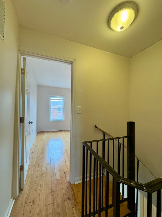 Building Photo - Apartment in Upper Fells Point!