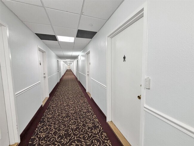 Building Photo - 405 N Ocean Blvd