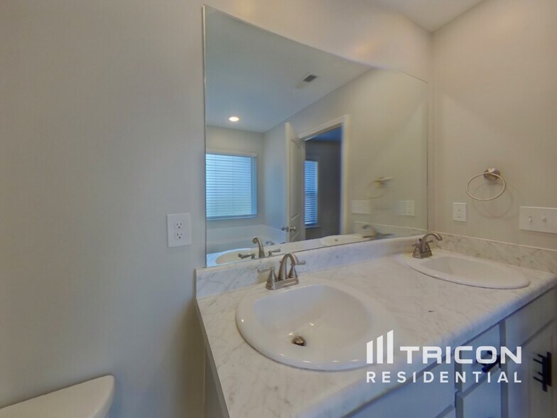 Building Photo - 241 Roosevelt Thompson Rd