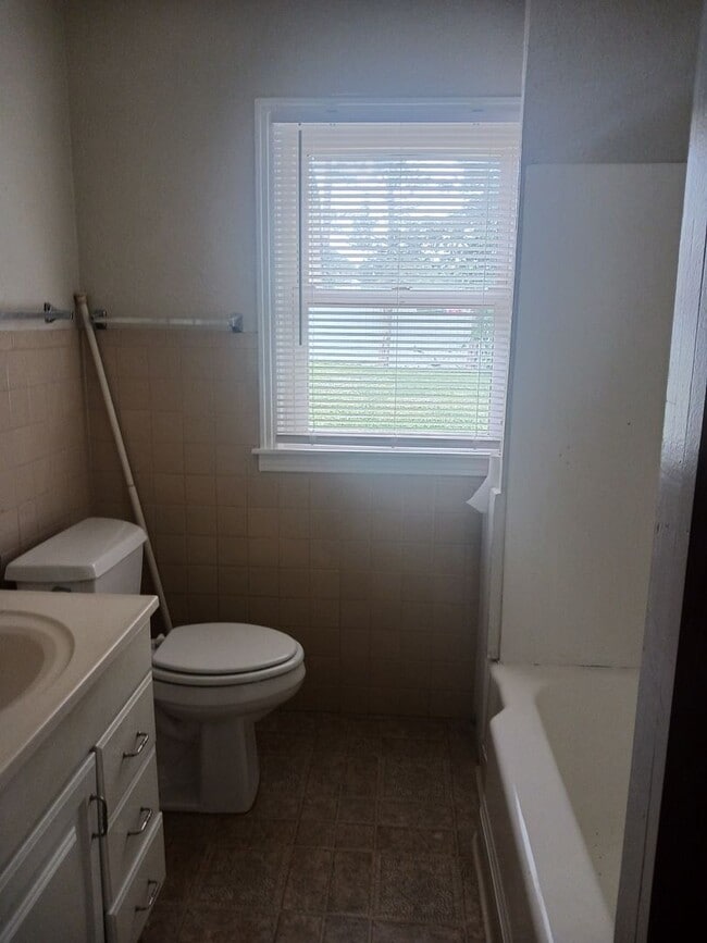 Building Photo - 2bdr/1bth house in Independence, MO