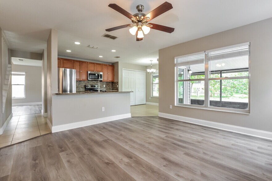 Building Photo - 930 Maple Forest Dr
