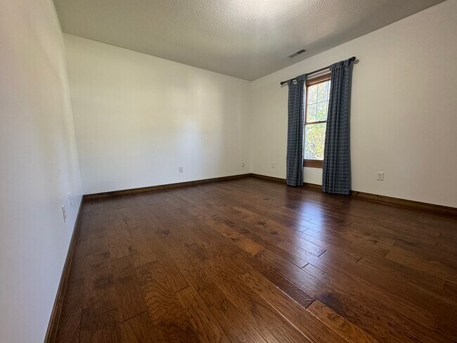 Building Photo - 8813 Beacon Woods Pl