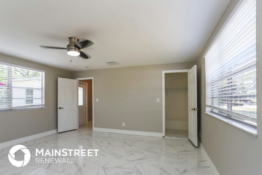 Building Photo - 3911 W Walnut St