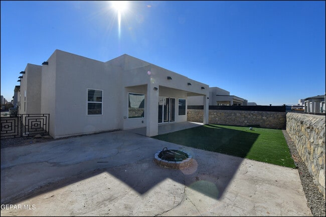 Building Photo - 12333 Desert Wolf Ave