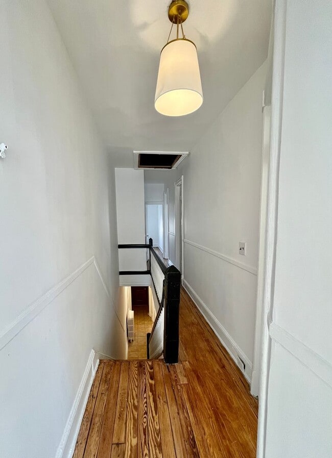 Building Photo - H Street Corridor|3 bd 1 bth Row House|High Ceilings, Bright, 1800sqft