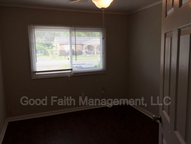 Building Photo - 405 Rachael St