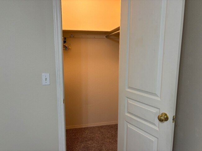 Building Photo - 2310 S Hickory St