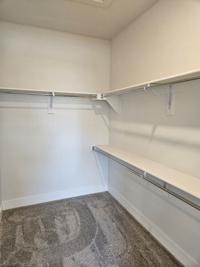 Building Photo - Beautiful 3 bedroom Condo
