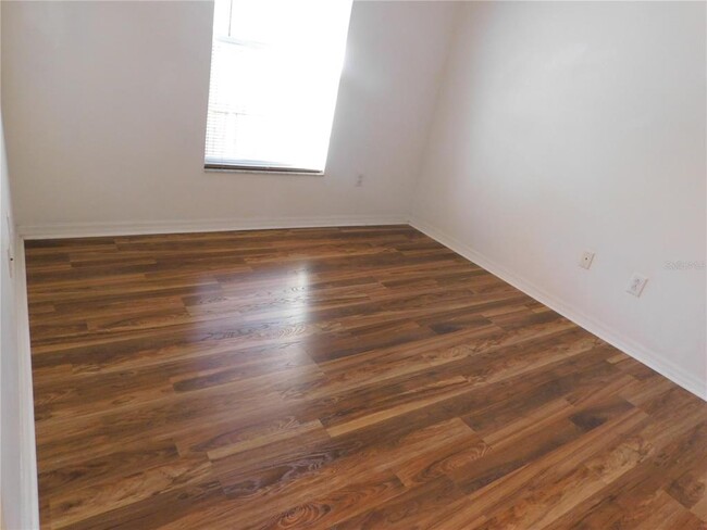 Building Photo - 6047 White Sails Dr