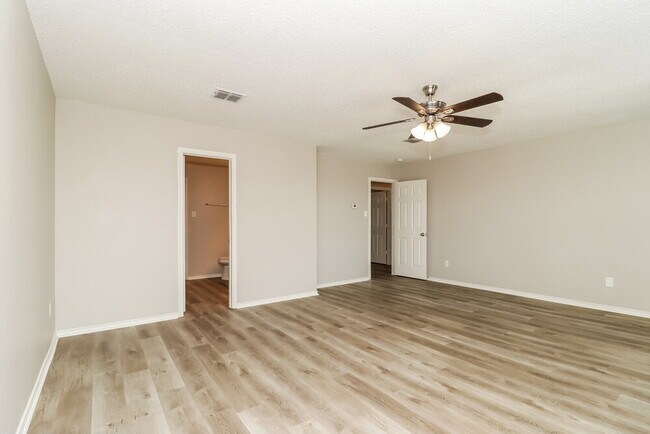 Building Photo - 631 Silvertop Rd