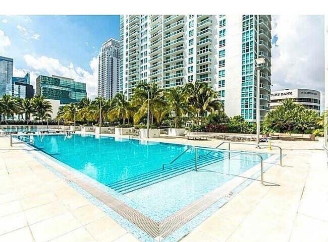 Building Photo - 950 Brickell Bay Dr