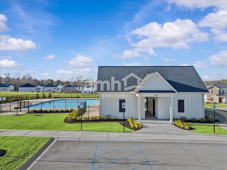 Building Photo - 754 Treeline Rd