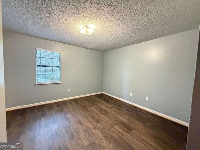 Building Photo - 682 Timothy Rd