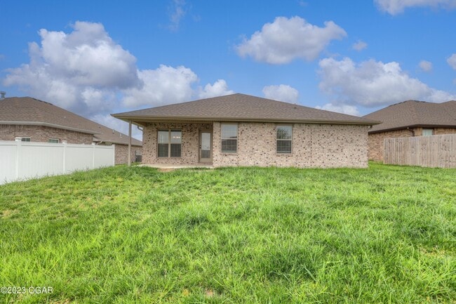 Building Photo - 2030 Mardale Cir