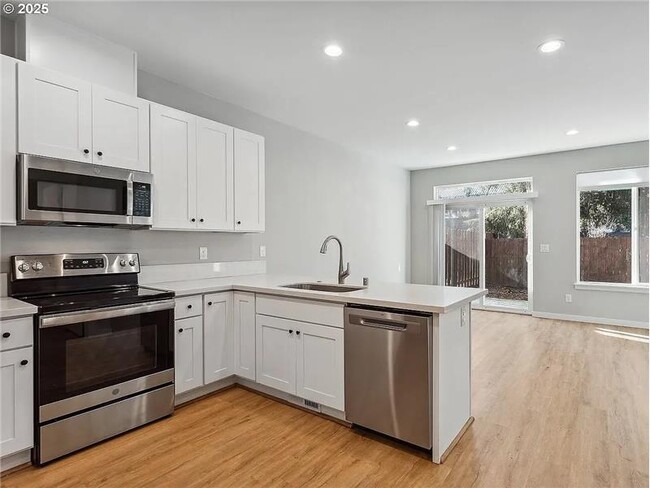 Building Photo - 2506 NE 53rd St