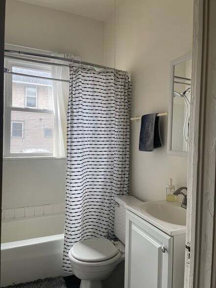 Bathroom View 1 - 1251 Spaight St