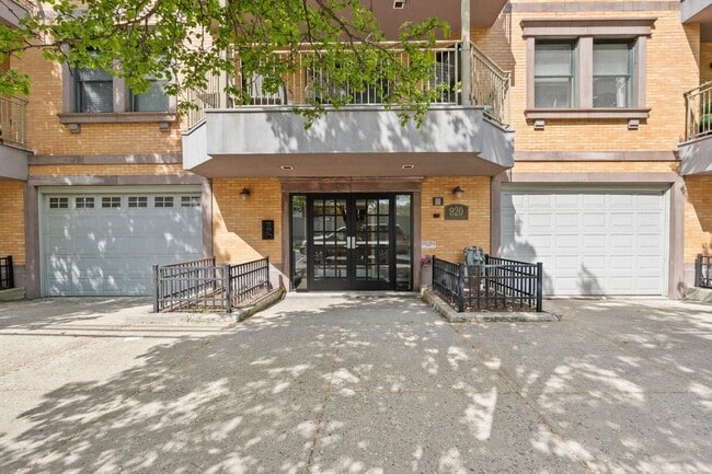 Building Photo - 920 Jefferson St