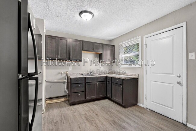 Building Photo - 1446 Vero Dr