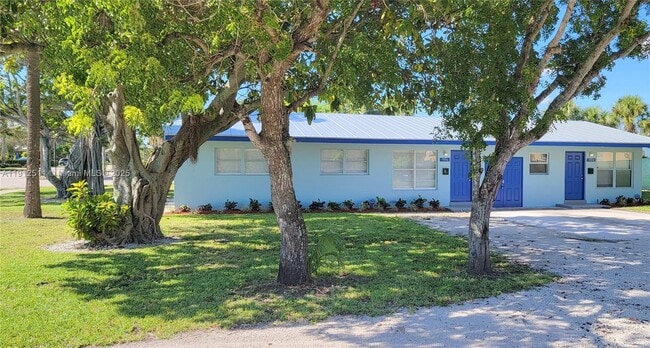 Primary Photo - 906 Greenbriar Dr