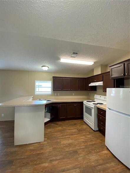 Building Photo - 37412 Carringer Rd