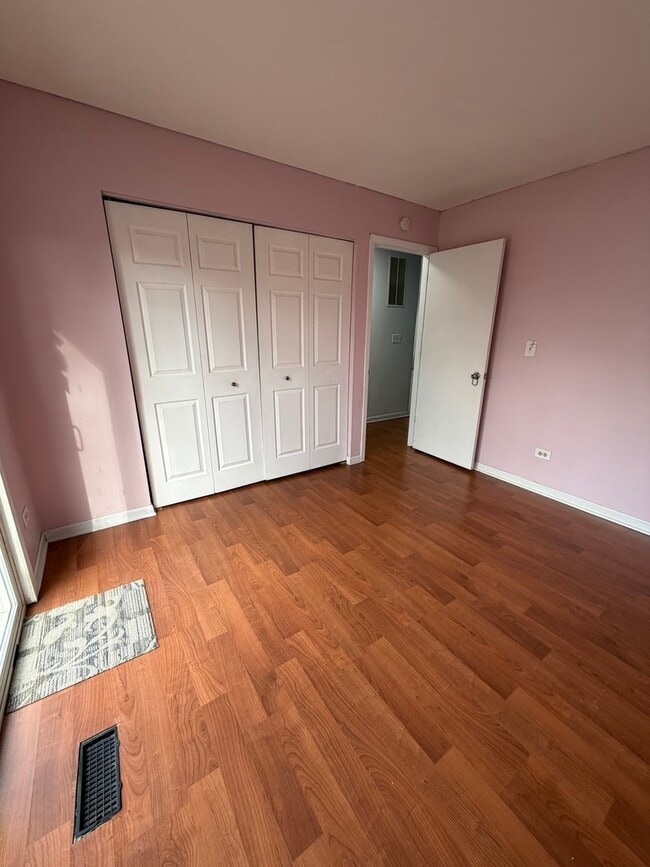 Building Photo - 3627 Linden Dr