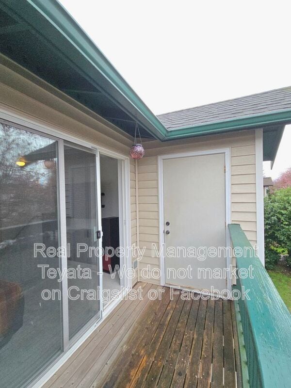 Building Photo - 2824 Valencia St