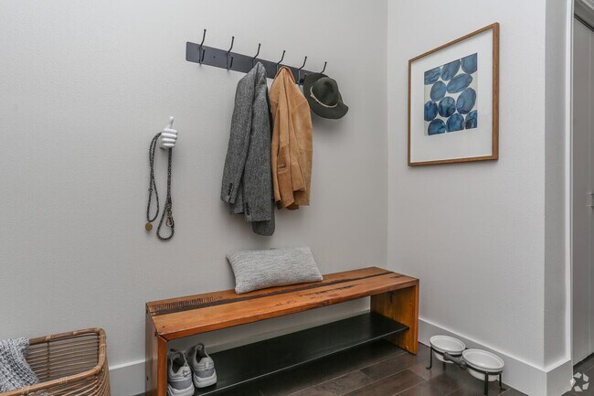Building Photo - Spacious 1 Bed Apt with Exclusive Move-In ...